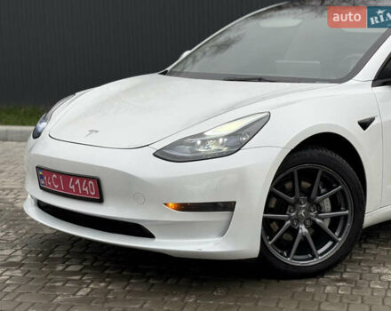 Білий Тесла Модель 3, об'ємом двигуна 0 л та пробігом 70 тис. км за 19999 $, фото 16 на Automoto.ua