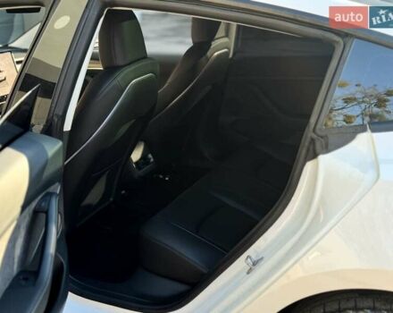 Белый Тесла Модель 3, объемом двигателя 0 л и пробегом 35 тыс. км за 27999 $, фото 14 на Automoto.ua