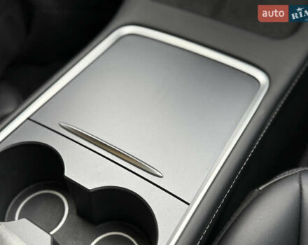 Білий Тесла Модель 3, об'ємом двигуна 0 л та пробігом 70 тис. км за 19999 $, фото 53 на Automoto.ua