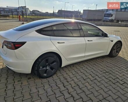 Білий Тесла Модель 3, об'ємом двигуна 0 л та пробігом 21 тис. км за 26900 $, фото 2 на Automoto.ua