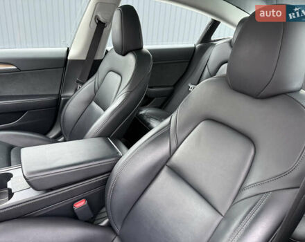 Белый Тесла Модель 3, объемом двигателя 0 л и пробегом 30 тыс. км за 19900 $, фото 42 на Automoto.ua