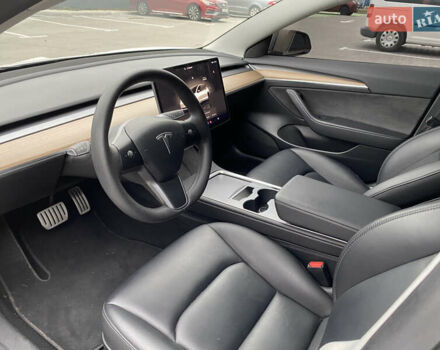 Белый Тесла Модель 3, объемом двигателя 0 л и пробегом 35 тыс. км за 26900 $, фото 6 на Automoto.ua
