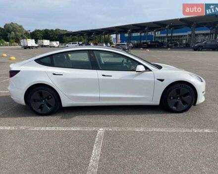 Белый Тесла Модель 3, объемом двигателя 0 л и пробегом 42 тыс. км за 26500 $, фото 3 на Automoto.ua