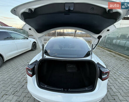 Білий Тесла Модель 3, об'ємом двигуна 0 л та пробігом 42 тис. км за 25500 $, фото 9 на Automoto.ua