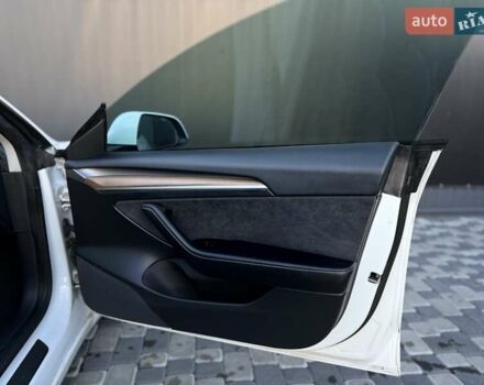 Білий Тесла Модель 3, об'ємом двигуна 0 л та пробігом 67 тис. км за 19999 $, фото 48 на Automoto.ua