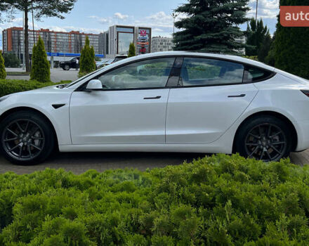 Белый Тесла Модель 3, объемом двигателя 0 л и пробегом 41 тыс. км за 18500 $, фото 3 на Automoto.ua