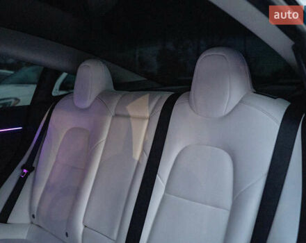 Белый Тесла Модель 3, объемом двигателя 0 л и пробегом 53 тыс. км за 27500 $, фото 31 на Automoto.ua