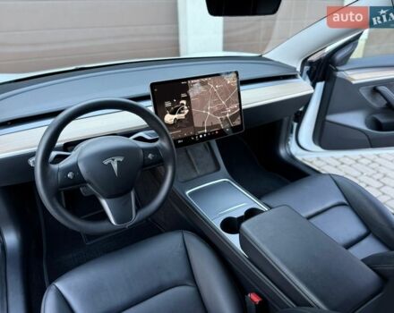 Белый Тесла Модель 3, объемом двигателя 0 л и пробегом 34 тыс. км за 18900 $, фото 47 на Automoto.ua