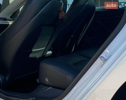 Белый Тесла Модель 3, объемом двигателя 0 л и пробегом 20 тыс. км за 22500 $, фото 6 на Automoto.ua