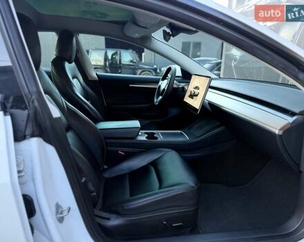 Білий Тесла Модель 3, об'ємом двигуна 0 л та пробігом 67 тис. км за 19999 $, фото 56 на Automoto.ua