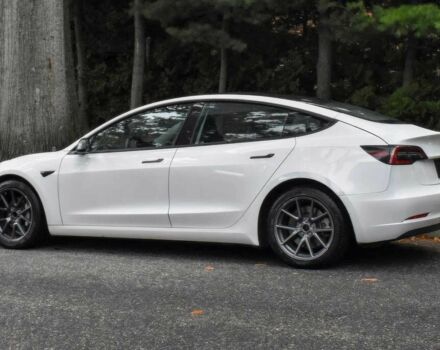 Белый Тесла Модель 3, объемом двигателя 0 л и пробегом 30 тыс. км за 13800 $, фото 3 на Automoto.ua