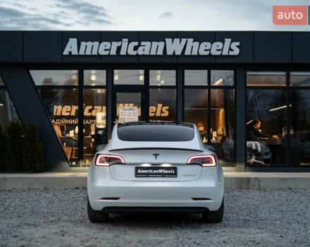 Белый Тесла Модель 3, объемом двигателя 0 л и пробегом 53 тыс. км за 27500 $, фото 5 на Automoto.ua