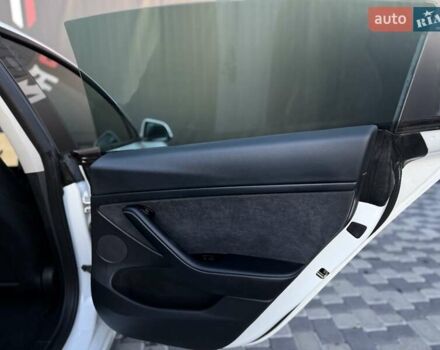 Білий Тесла Модель 3, об'ємом двигуна 0 л та пробігом 67 тис. км за 19999 $, фото 57 на Automoto.ua