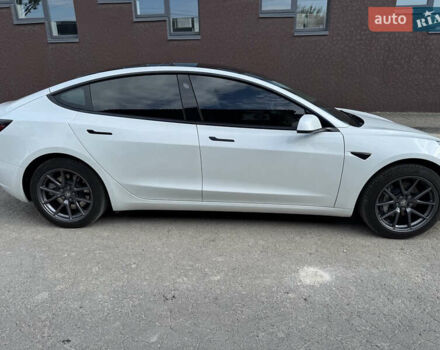 Белый Тесла Модель 3, объемом двигателя 0 л и пробегом 19 тыс. км за 21500 $, фото 3 на Automoto.ua