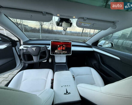 Білий Тесла Модель 3, об'ємом двигуна 0 л та пробігом 42 тис. км за 25500 $, фото 13 на Automoto.ua