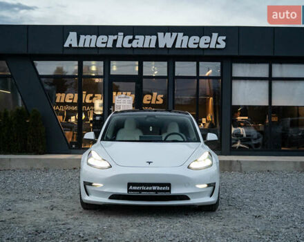 Белый Тесла Модель 3, объемом двигателя 0 л и пробегом 53 тыс. км за 27500 $, фото 1 на Automoto.ua