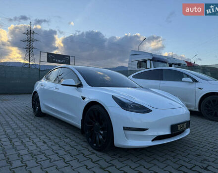 Білий Тесла Модель 3, об'ємом двигуна 0 л та пробігом 42 тис. км за 25500 $, фото 2 на Automoto.ua