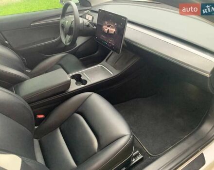 Білий Тесла Модель 3, об'ємом двигуна 0 л та пробігом 72 тис. км за 23500 $, фото 8 на Automoto.ua