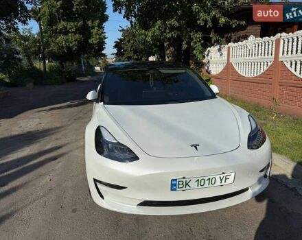 Белый Тесла Модель 3, объемом двигателя 0 л и пробегом 42 тыс. км за 22000 $, фото 5 на Automoto.ua