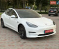 Білий Тесла Модель 3, об'ємом двигуна 0 л та пробігом 4 тис. км за 20999 $, фото 1 на Automoto.ua