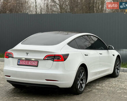 Білий Тесла Модель 3, об'ємом двигуна 0 л та пробігом 70 тис. км за 19999 $, фото 25 на Automoto.ua