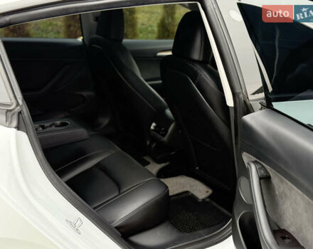 Білий Тесла Модель 3, об'ємом двигуна 0 л та пробігом 70 тис. км за 19999 $, фото 41 на Automoto.ua