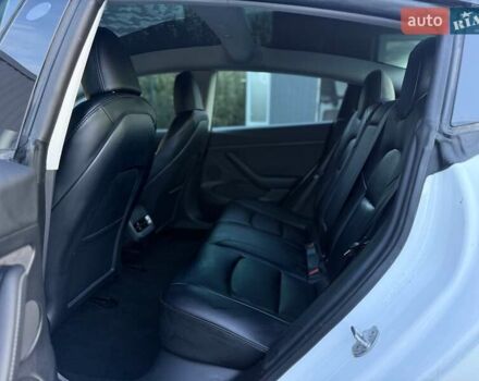 Білий Тесла Модель 3, об'ємом двигуна 0 л та пробігом 67 тис. км за 19999 $, фото 60 на Automoto.ua