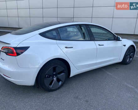 Белый Тесла Модель 3, объемом двигателя 0 л и пробегом 67 тыс. км за 22700 $, фото 3 на Automoto.ua