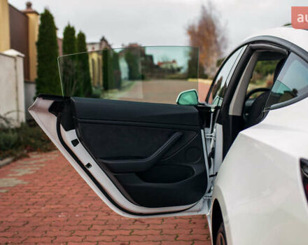 Белый Тесла Модель 3, объемом двигателя 0 л и пробегом 5 тыс. км за 27500 $, фото 22 на Automoto.ua