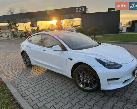 Белый Тесла Модель 3, объемом двигателя 0 л и пробегом 86 тыс. км за 19000 $, фото 2 на Automoto.ua