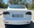 Білий Тесла Модель 3, об'ємом двигуна 0 л та пробігом 93 тис. км за 18700 $, фото 3 на Automoto.ua