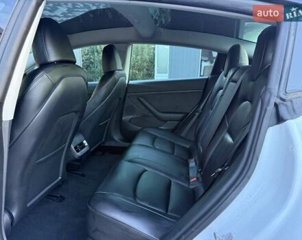 Білий Тесла Модель 3, об'ємом двигуна 0 л та пробігом 67 тис. км за 19999 $, фото 65 на Automoto.ua