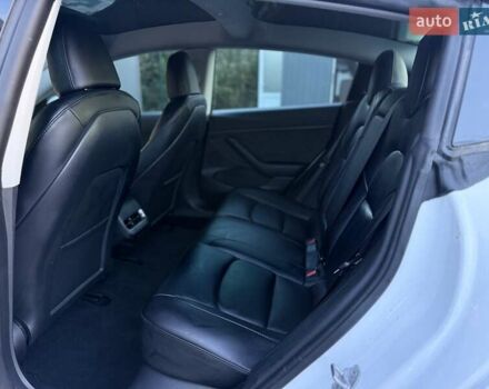 Білий Тесла Модель 3, об'ємом двигуна 0 л та пробігом 67 тис. км за 19999 $, фото 64 на Automoto.ua