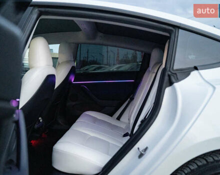 Белый Тесла Модель 3, объемом двигателя 0 л и пробегом 53 тыс. км за 27500 $, фото 30 на Automoto.ua