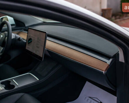 Белый Тесла Модель 3, объемом двигателя 0 л и пробегом 5 тыс. км за 27500 $, фото 43 на Automoto.ua