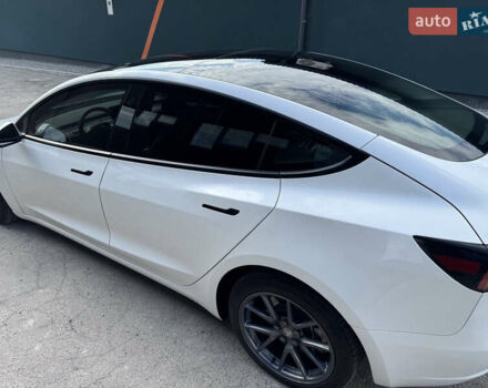 Белый Тесла Модель 3, объемом двигателя 0 л и пробегом 19 тыс. км за 21500 $, фото 7 на Automoto.ua