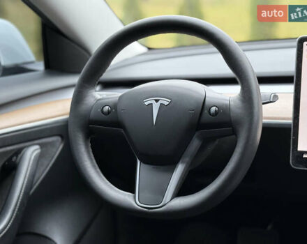 Білий Тесла Модель 3, об'ємом двигуна 0 л та пробігом 70 тис. км за 19999 $, фото 51 на Automoto.ua