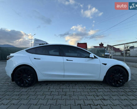 Білий Тесла Модель 3, об'ємом двигуна 0 л та пробігом 42 тис. км за 25500 $, фото 1 на Automoto.ua