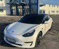 Білий Тесла Модель 3, об'ємом двигуна 0 л та пробігом 52 тис. км за 25500 $, фото 2 на Automoto.ua