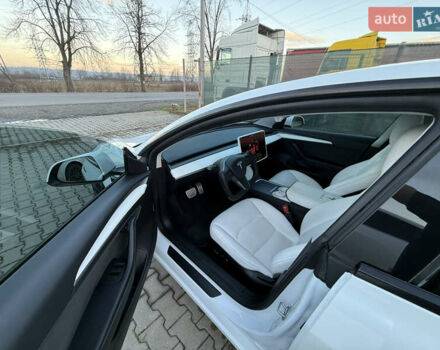 Білий Тесла Модель 3, об'ємом двигуна 0 л та пробігом 42 тис. км за 25500 $, фото 11 на Automoto.ua