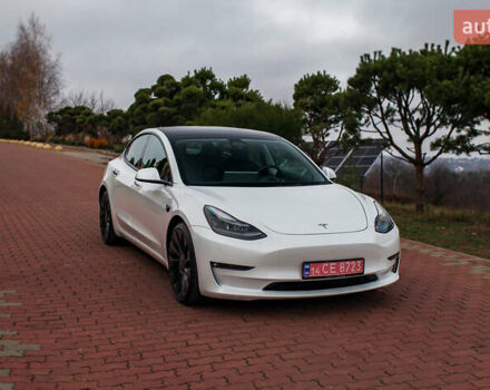 Белый Тесла Модель 3, объемом двигателя 0 л и пробегом 5 тыс. км за 27500 $, фото 4 на Automoto.ua