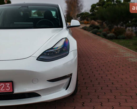 Белый Тесла Модель 3, объемом двигателя 0 л и пробегом 5 тыс. км за 27500 $, фото 1 на Automoto.ua