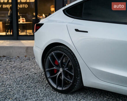 Белый Тесла Модель 3, объемом двигателя 0 л и пробегом 53 тыс. км за 27500 $, фото 8 на Automoto.ua