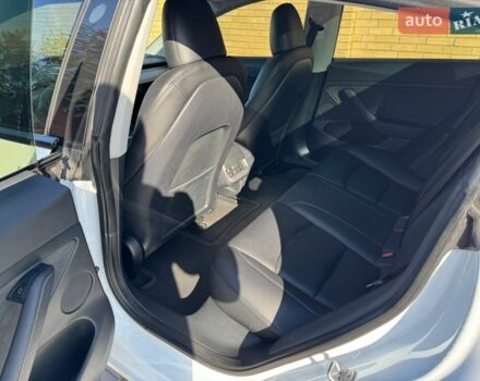 Білий Тесла Модель 3, об'ємом двигуна 0 л та пробігом 55 тис. км за 21000 $, фото 17 на Automoto.ua