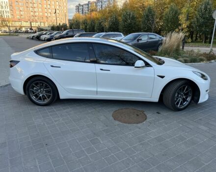 Білий Тесла Модель 3, об'ємом двигуна 0 л та пробігом 52 тис. км за 20300 $, фото 5 на Automoto.ua