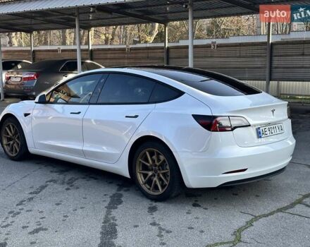 Белый Тесла Модель 3, объемом двигателя 0 л и пробегом 64 тыс. км за 20999 $, фото 4 на Automoto.ua