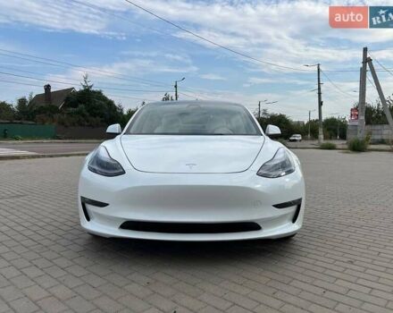 Білий Тесла Модель 3, об'ємом двигуна 0 л та пробігом 5 тис. км за 36500 $, фото 4 на Automoto.ua
