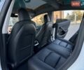 Білий Тесла Модель 3, об'ємом двигуна 0 л та пробігом 2 тис. км за 27700 $, фото 45 на Automoto.ua