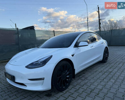 Білий Тесла Модель 3, об'ємом двигуна 0 л та пробігом 42 тис. км за 25500 $, фото 3 на Automoto.ua