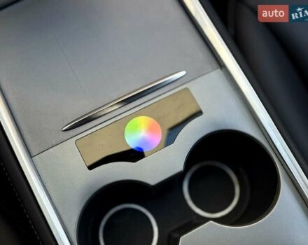 Белый Тесла Модель 3, объемом двигателя 0 л и пробегом 35 тыс. км за 27999 $, фото 24 на Automoto.ua